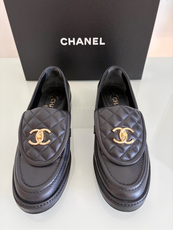 CHANEL Shoes - Chanel Quilted Leather CC Logo Loafers - Black Size 39 / US 8-8.5